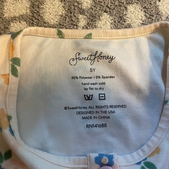 Sweet Honey Pajamas 5 Pieces! Size 5 years - Picture 7 of 9
